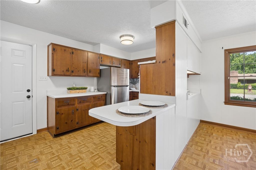 Image 3 of property listing at 104 Ansford Drive, Savannah, GA 31408