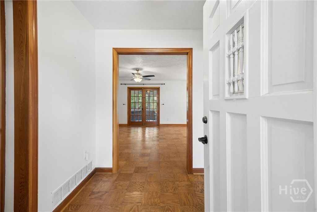 Image 7 of property listing at 104 Ansford Drive, Savannah, GA 31408