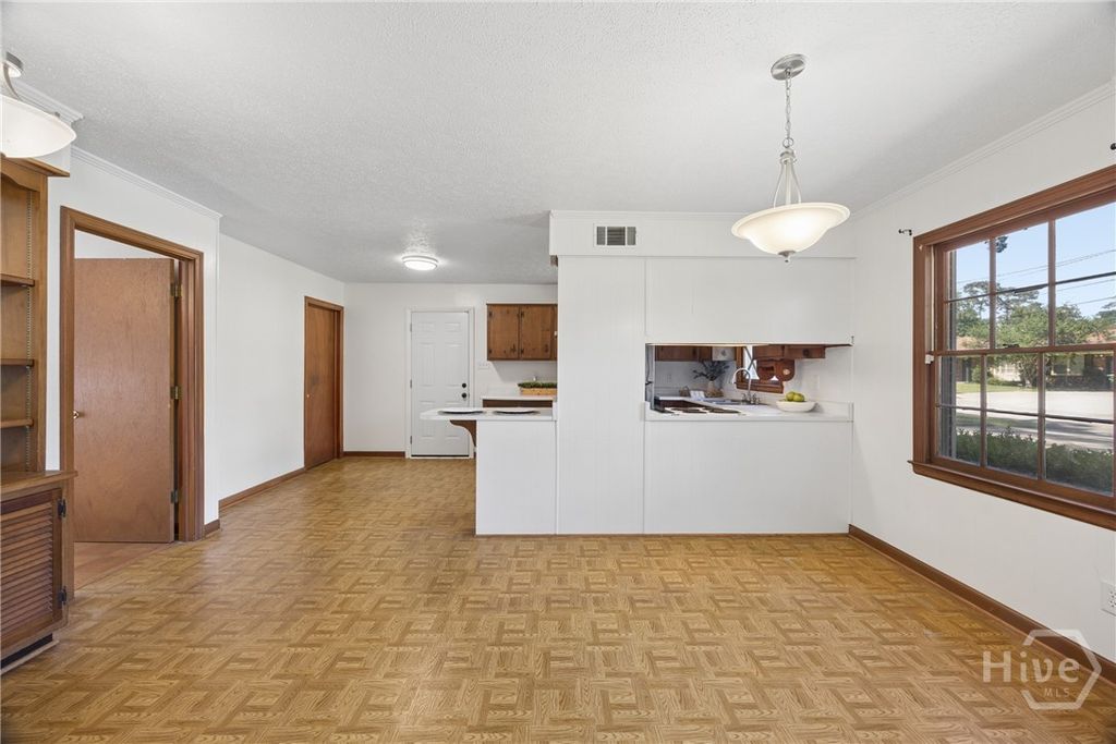 Image 8 of property listing at 104 Ansford Drive, Savannah, GA 31408