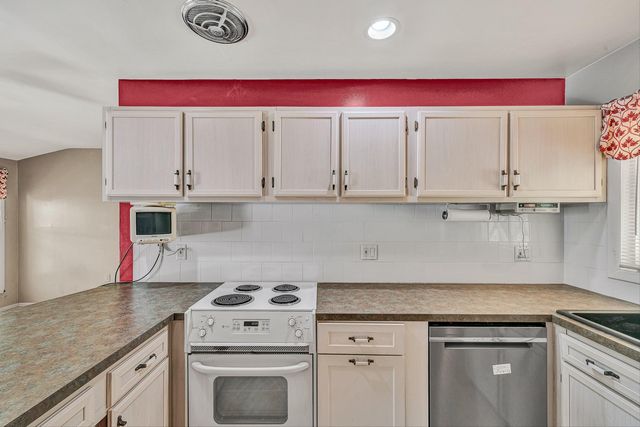 5245 Carriage DR, Roanoke, VA 24018