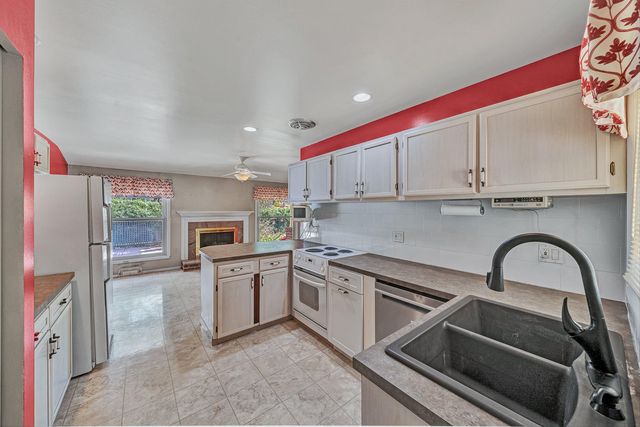 5245 Carriage DR, Roanoke, VA 24018