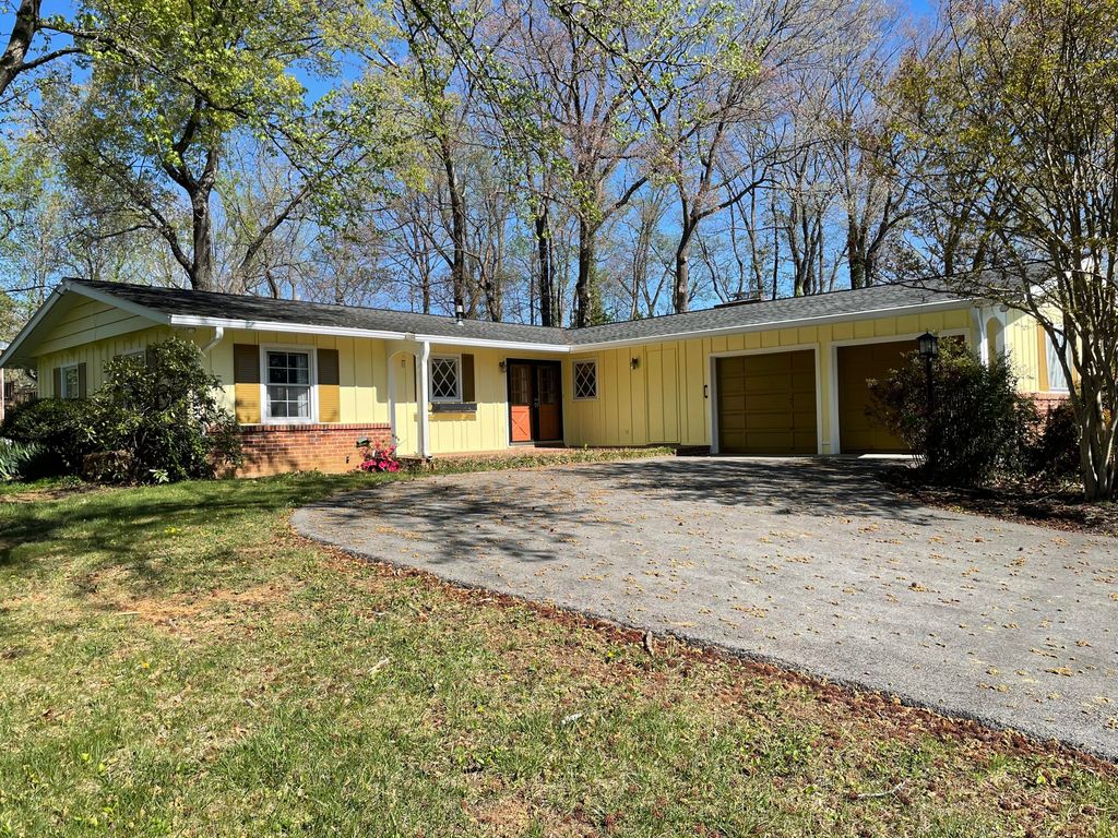 5245 Carriage DR, Roanoke, VA 24018