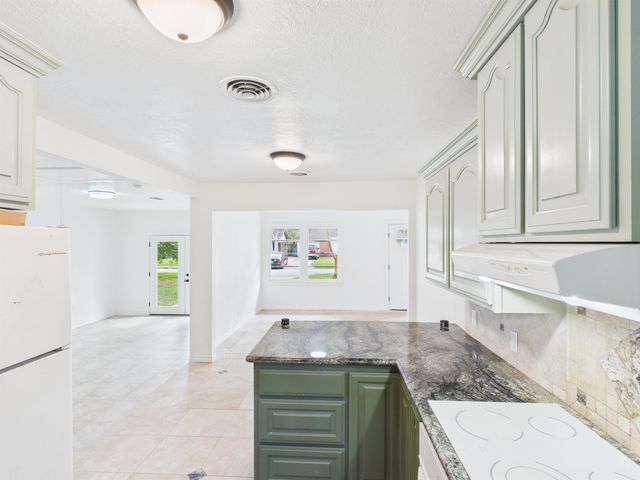 845 Peyton Drive, Beaumont, TX 77706