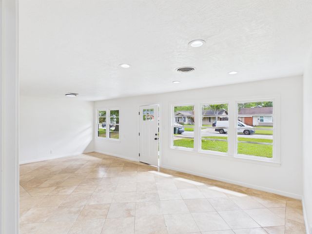 845 Peyton Drive, Beaumont, TX 77706