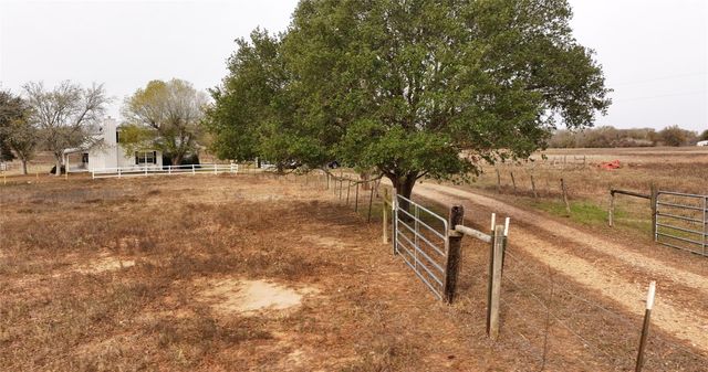 1505 Prairie Valley Road, West Point, TX 78963