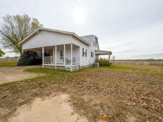 1505 Prairie Valley Road, West Point, TX 78963