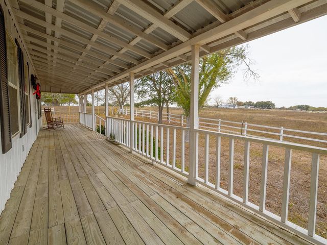 1505 Prairie Valley Road, West Point, TX 78963