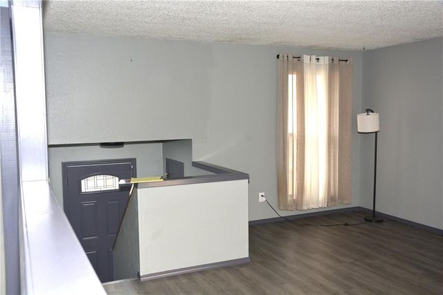 2944 Iva Court S, Independence, MO 64057