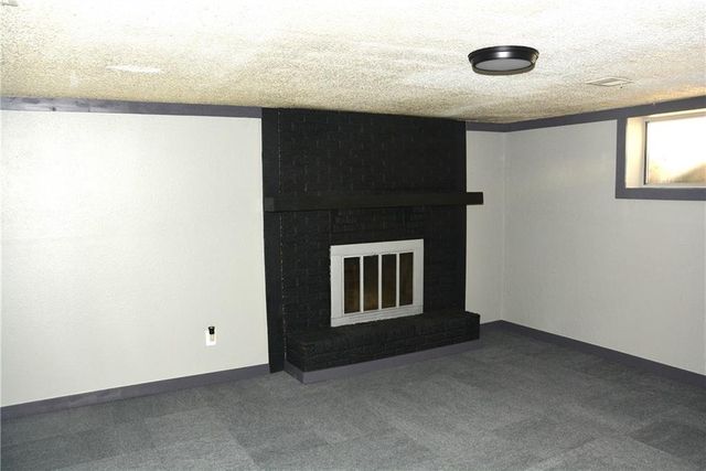 2944 Iva Court S, Independence, MO 64057