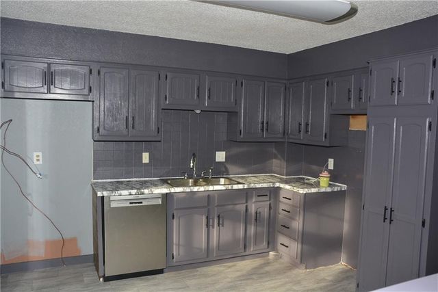 2944 Iva Court S, Independence, MO 64057