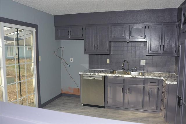 2944 Iva Court S, Independence, MO 64057