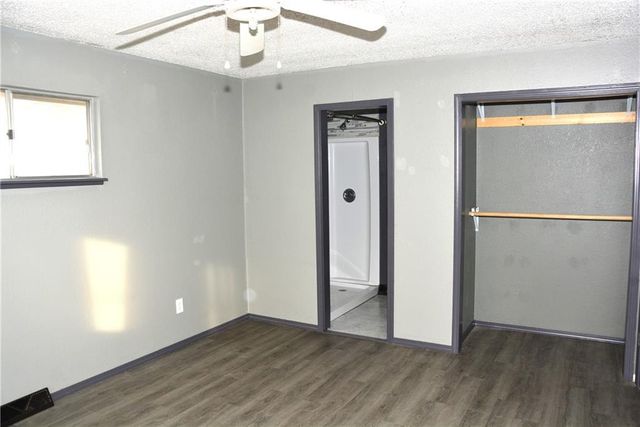 2944 Iva Court S, Independence, MO 64057