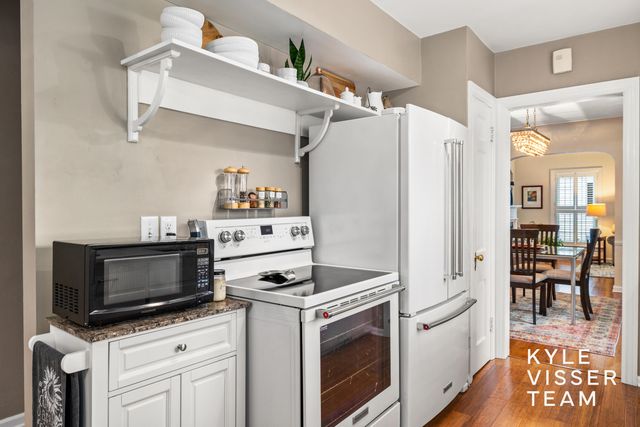 1114 Keneberry Way Se, East Grand Rapids, MI 49506