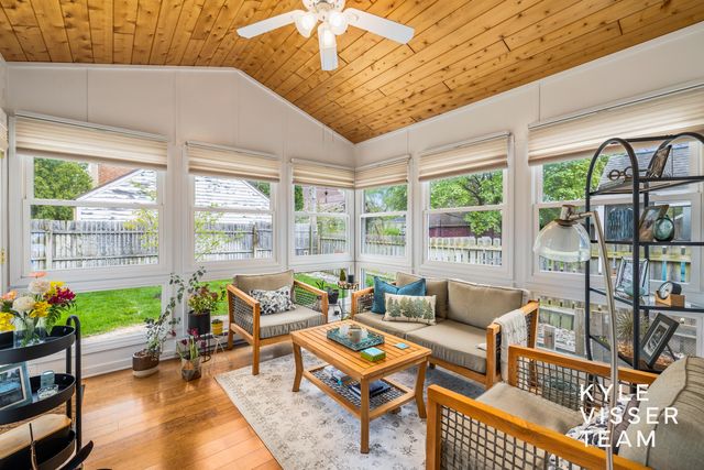 1114 Keneberry Way Se, East Grand Rapids, MI 49506
