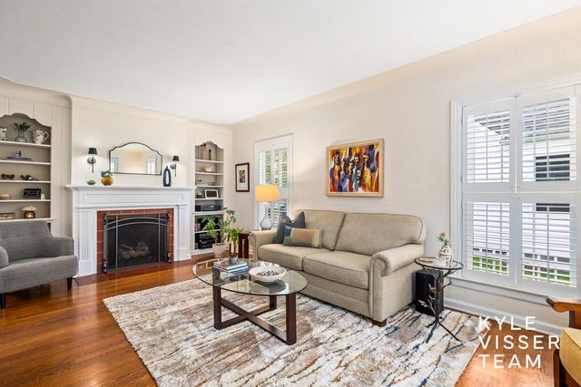 1114 Keneberry Way Se, East Grand Rapids, MI 49506