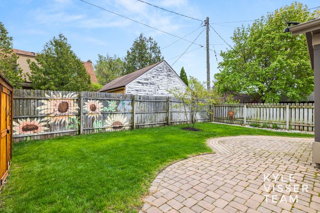 1114 Keneberry Way Se, East Grand Rapids, MI 49506