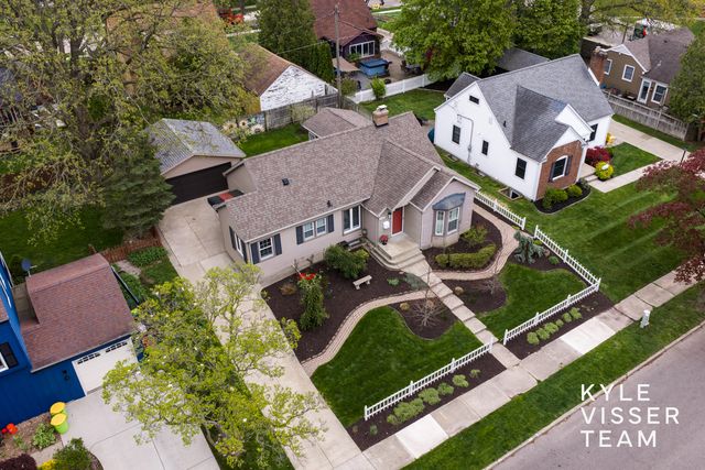 1114 Keneberry Way Se, East Grand Rapids, MI 49506