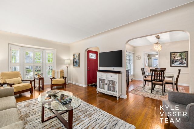 1114 Keneberry Way Se, East Grand Rapids, MI 49506