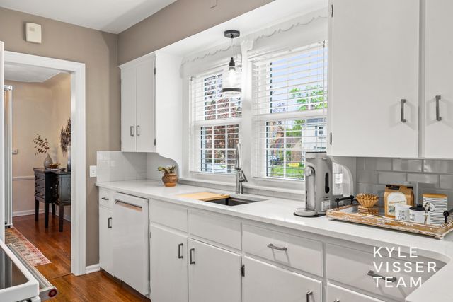1114 Keneberry Way Se, East Grand Rapids, MI 49506