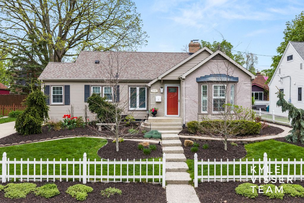 1114 Keneberry Way Se, East Grand Rapids, MI 49506