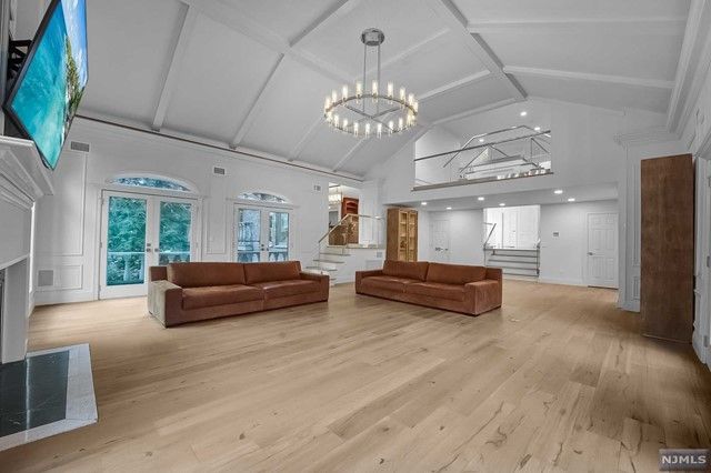 2 Toboggan Ridge Road, Saddle River, NJ 07458