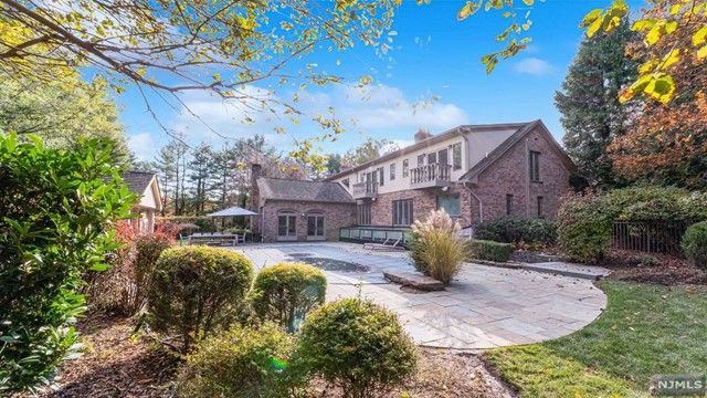 2 Toboggan Ridge Road, Saddle River, NJ 07458