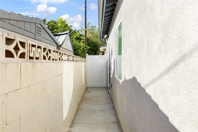 7044 White Oak A, Van Nuys, CA 91406