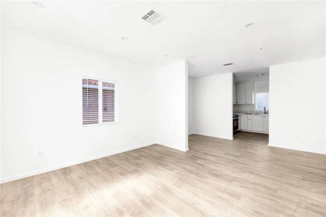 7044 White Oak A, Van Nuys, CA 91406