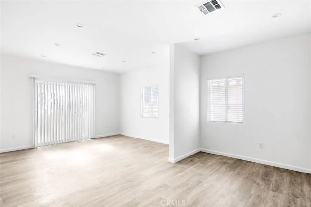 7044 White Oak A, Van Nuys, CA 91406