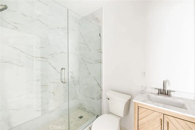 7044 White Oak A, Van Nuys, CA 91406