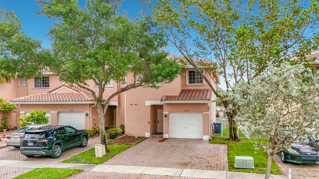 3990 NW 92nd Avenue, Sunrise, FL 33351