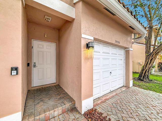 3990 NW 92nd Avenue, Sunrise, FL 33351