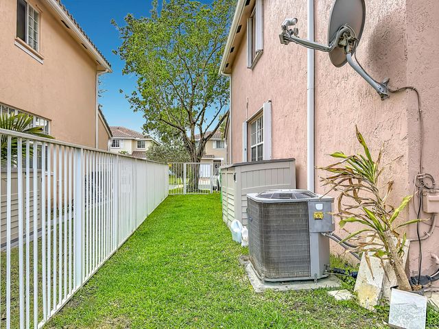 3990 NW 92nd Avenue, Sunrise, FL 33351