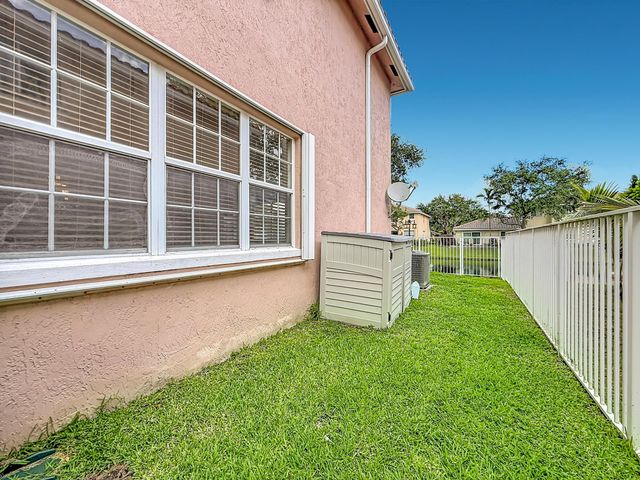 3990 NW 92nd Avenue, Sunrise, FL 33351