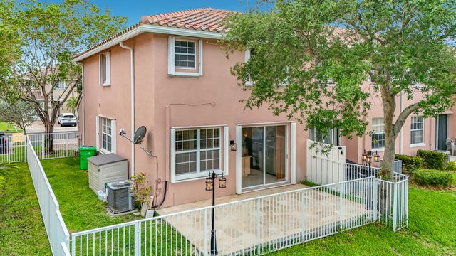 3990 NW 92nd Avenue, Sunrise, FL 33351