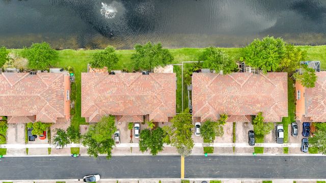 3990 NW 92nd Avenue, Sunrise, FL 33351