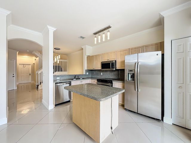 3990 NW 92nd Avenue, Sunrise, FL 33351