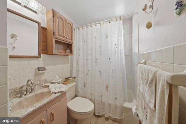 1323 MORTON AVE, Folsom, PA 19033