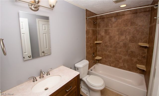 1041 Sunhaven Drive, Medina, OH 44256