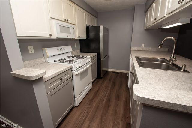 1041 Sunhaven Drive, Medina, OH 44256