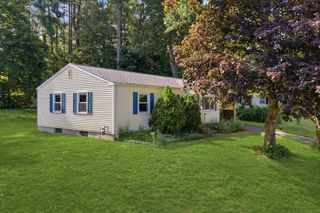 44 Deerfield Dr, Northampton, MA 01062