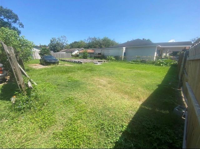 9223 E Avenue P, Houston, TX 77012