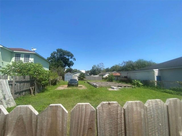 9223 E Avenue P, Houston, TX 77012