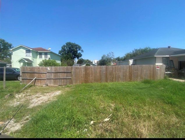 9223 E Avenue P, Houston, TX 77012