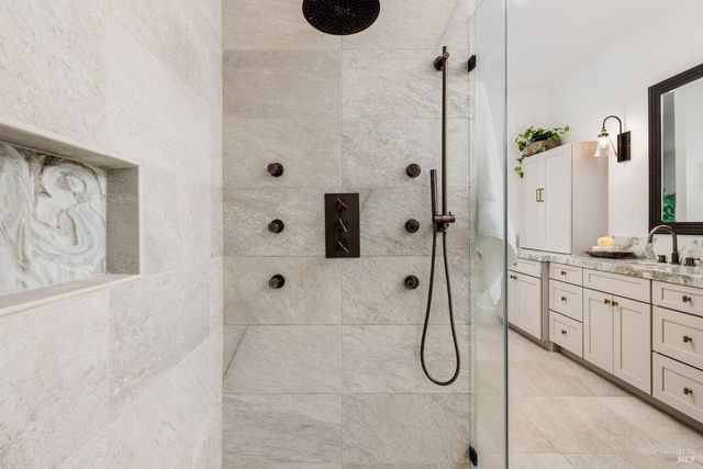 6476 Red Winery Rd, Healdsburg, CA 95441