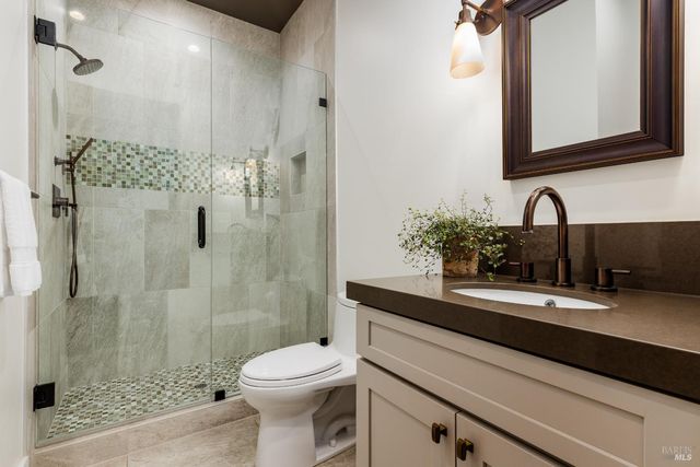 6476 Red Winery Rd, Healdsburg, CA 95441