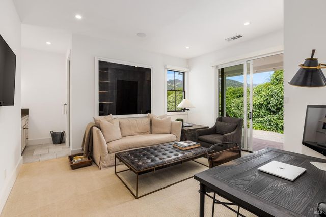 6476 Red Winery Rd, Healdsburg, CA 95441