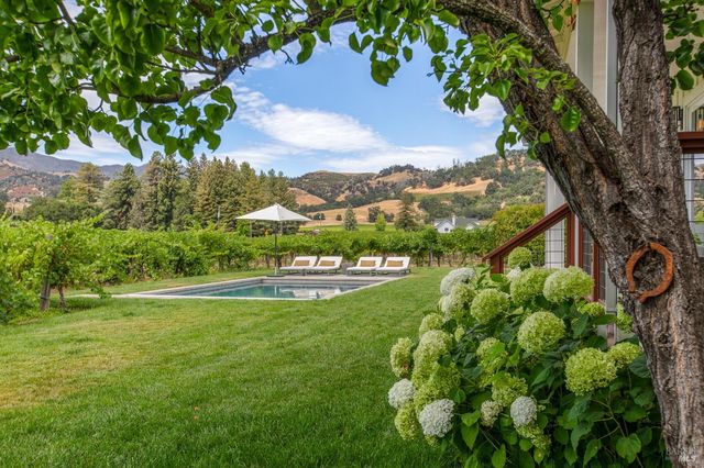6476 Red Winery Rd, Healdsburg, CA 95441