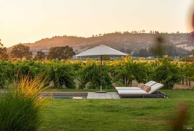 6476 Red Winery Rd, Healdsburg, CA 95441