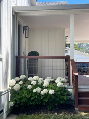 6476 Red Winery Rd, Healdsburg, CA 95441